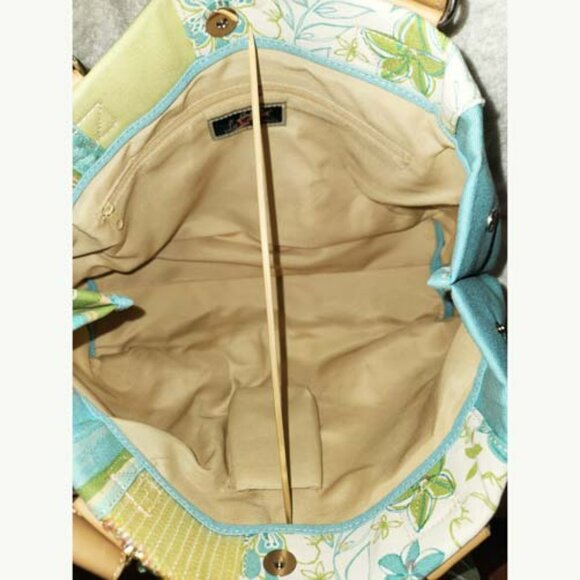 LA CABAÑA NWT X-LARGE, SEAFORM GREEN &TAN SHOULDER HANDBAG, SLIVER TONE HARDWAER - Picture 8 of 8